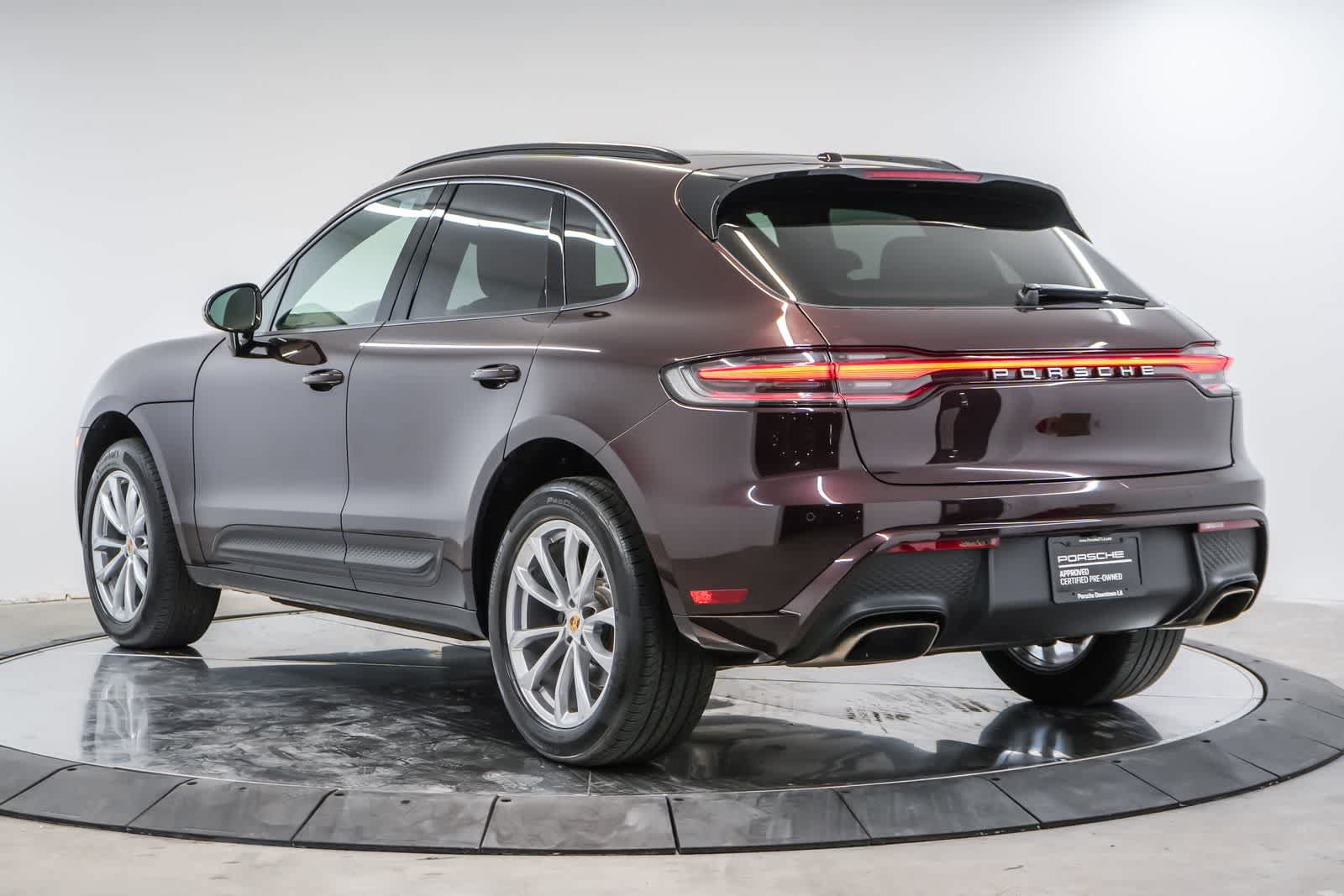 Certified 2024 Porsche Macan AWD/4WD image 3
