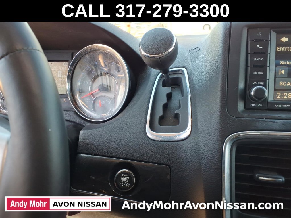 Used 2016 Chrysler Town & Country Touring-L FWD image 23