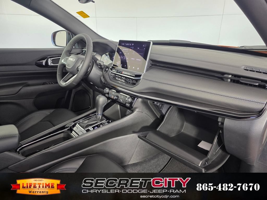 New 2026 Jeep Compass Latitude AWD/4WD image 32