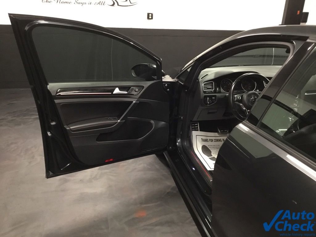Used 2017 Volkswagen GTI SE image 16