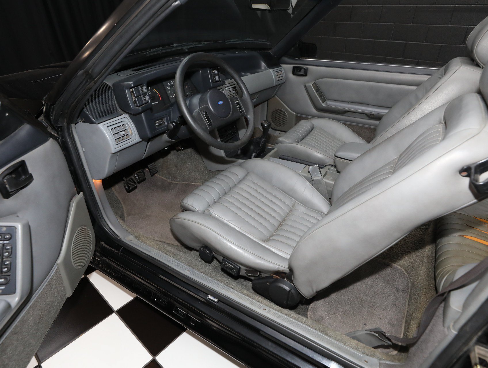 Used 1987 Ford Mustang GT RWD image 2