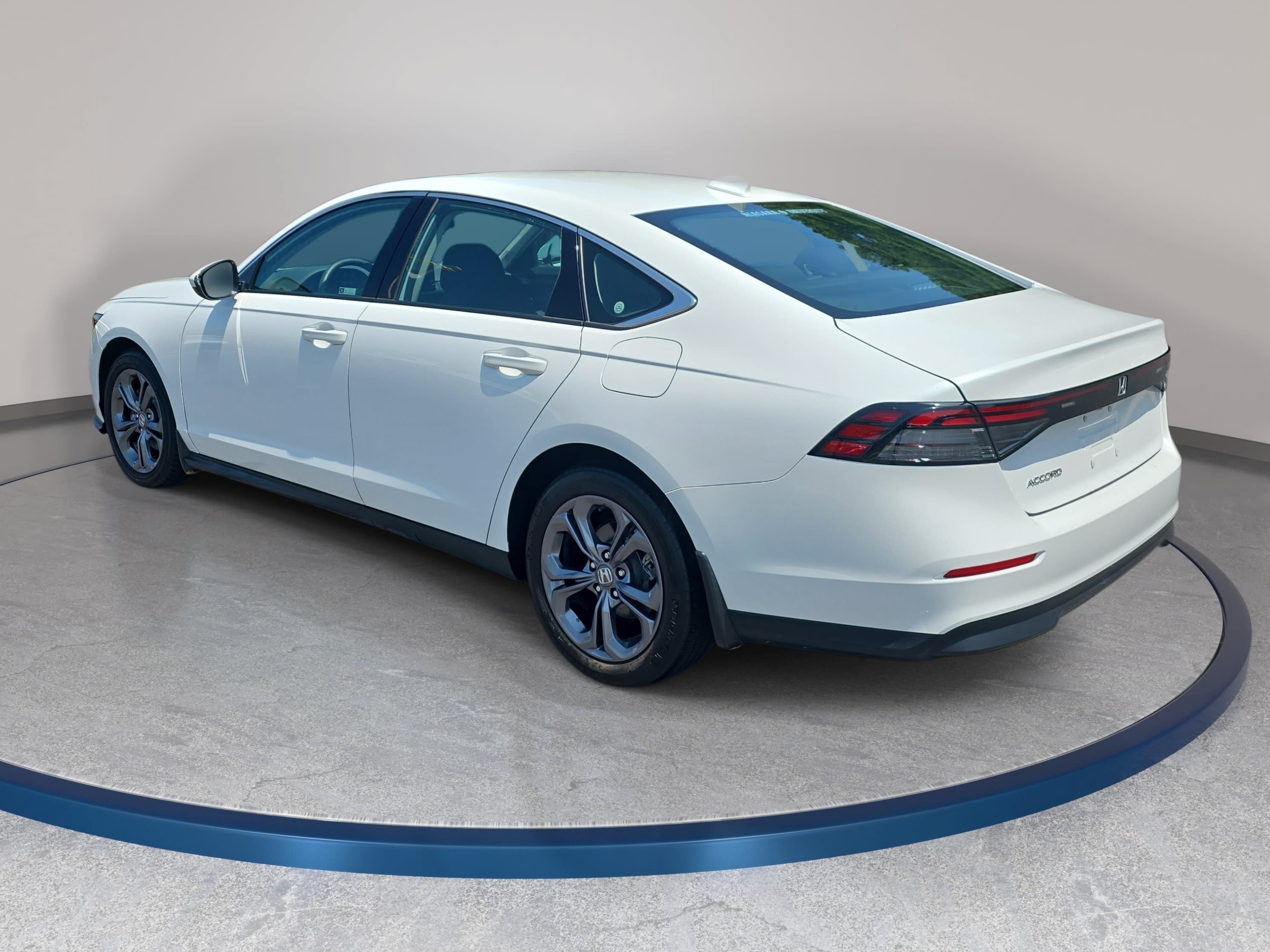 Used 2023 Honda Accord EX image 7