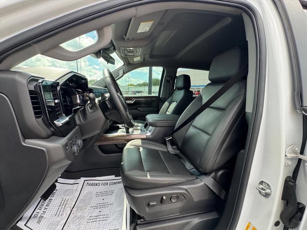 Used 2025 Chevrolet Silverado 1500 LT Trail Boss w/ Convenience Package II AWD/4WD image 18