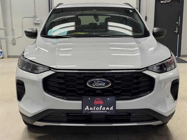 Used 2025 Ford Escape ST-Line w/ Tech Pack #1 AWD/4WD image 2