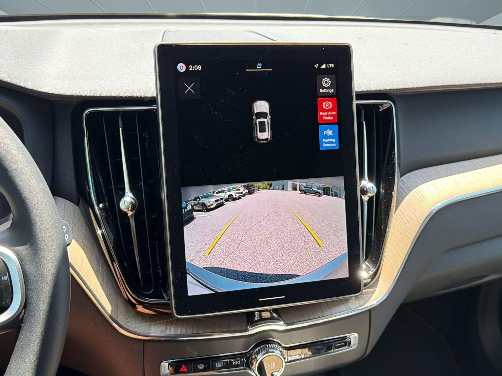 New 2026 Volvo XC60 B5 Core AWD/4WD image 24
