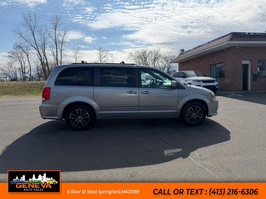 Used 2016 Dodge Grand Caravan R/T image 4