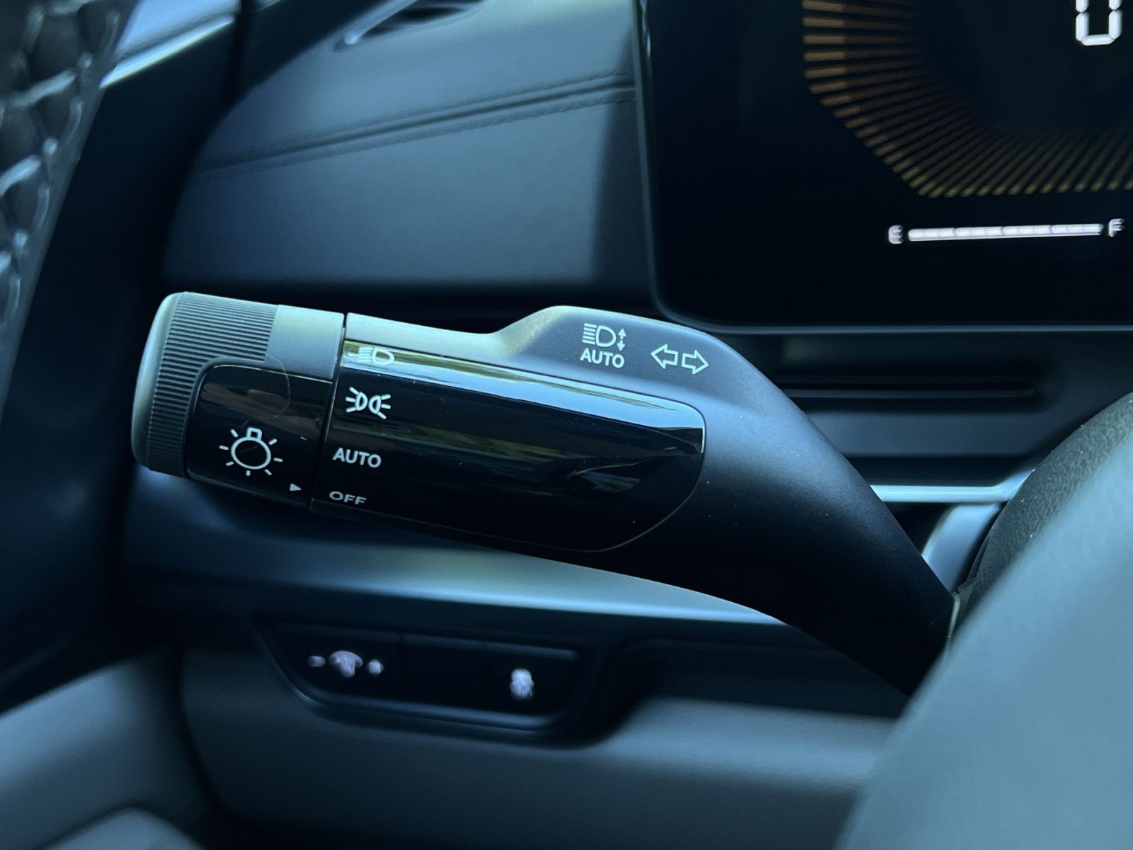 New 2026 Kia Carnival FWD image 35