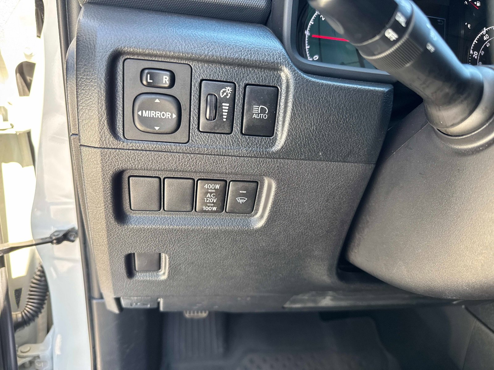 Used 2022 Toyota 4Runner SR5 AWD/4WD image 32