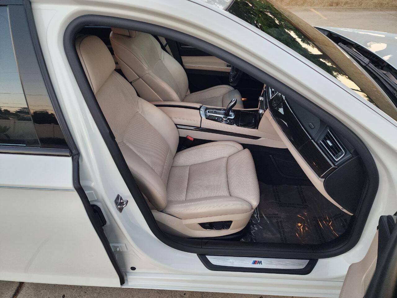 Used 2012 BMW 750Li w/ Driver Assistance Pkg RWD image 13