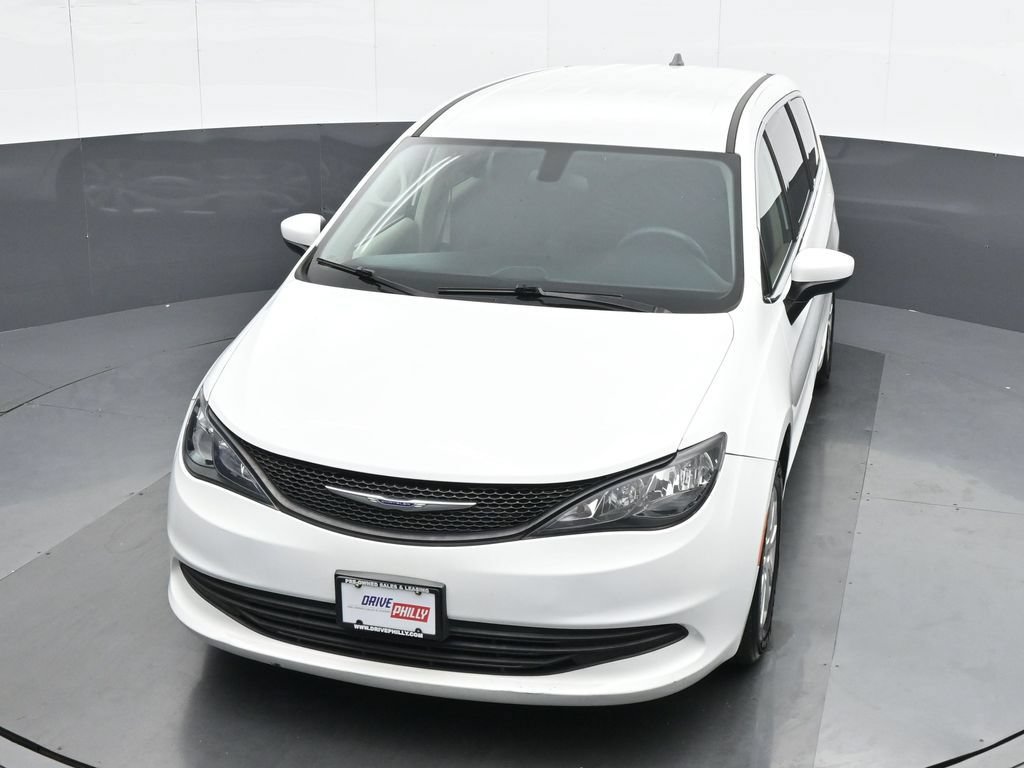 Used 2020 Chrysler Voyager L FWD image 17