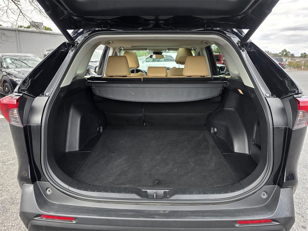 Used 2020 Toyota RAV4 XLE Premium image 10