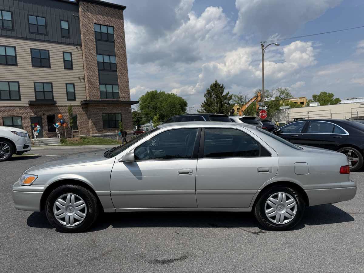 Used 2001 Toyota Camry LE FWD image 4