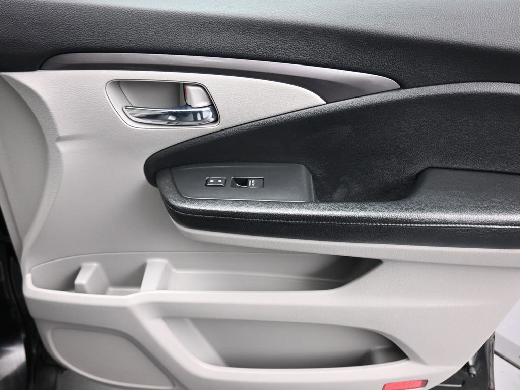 Used 2017 Honda Pilot LX image 47