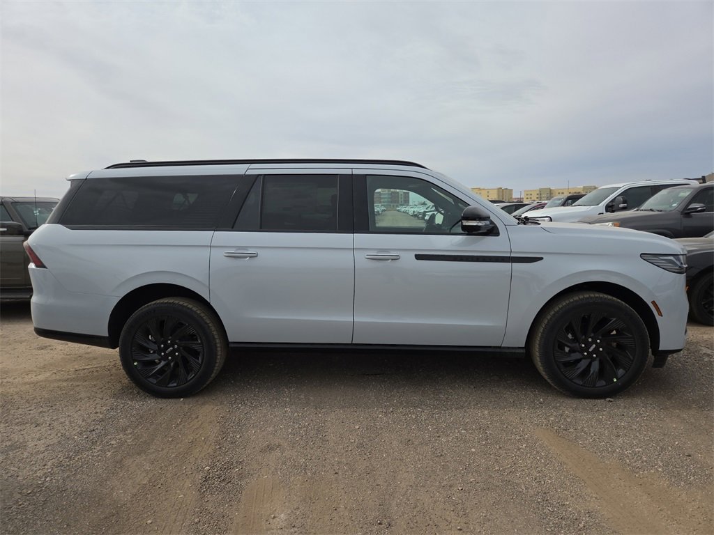 New 2026 Lincoln Navigator L Reserve w/ Jet Appearance Package image 5