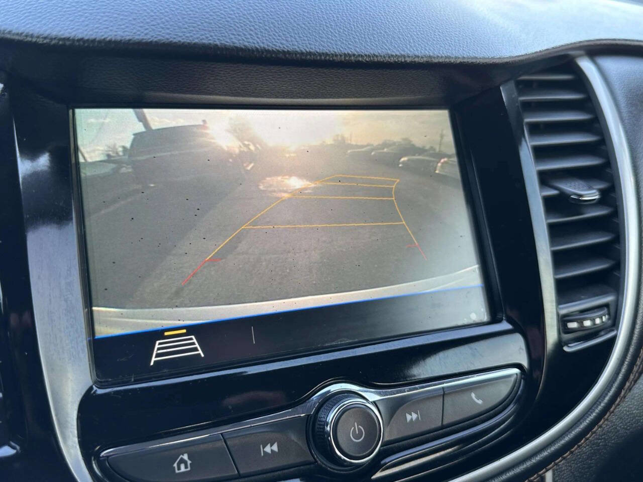 Used 2019 Chevrolet Trax LT w/ LT Convenience Package FWD image 32