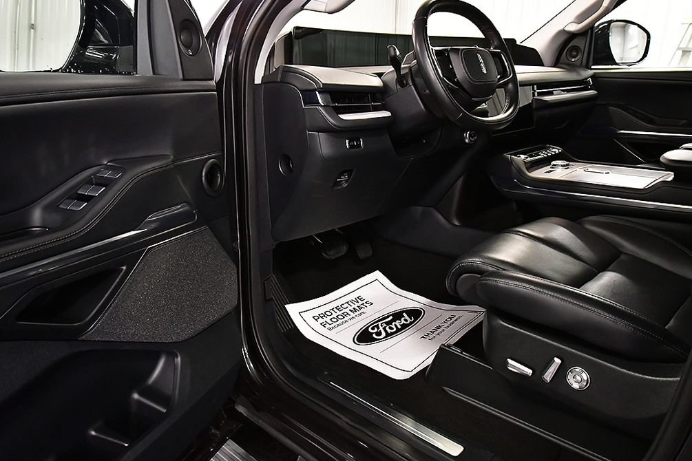 Used 2025 Lincoln Navigator Reserve AWD/4WD image 14