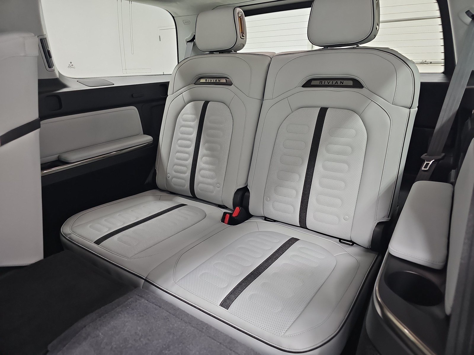 Used 2024 Rivian R1S Adventure AWD/4WD image 22