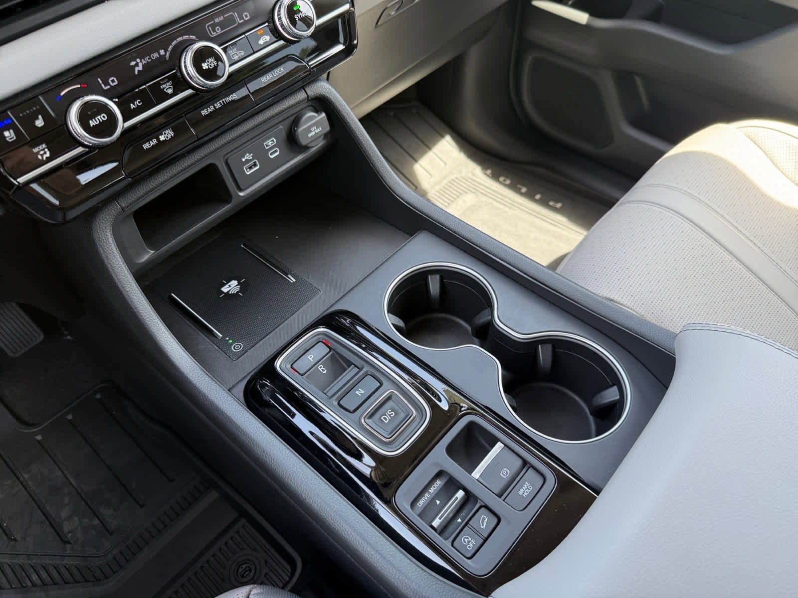 Used 2025 Honda Pilot Elite image 22