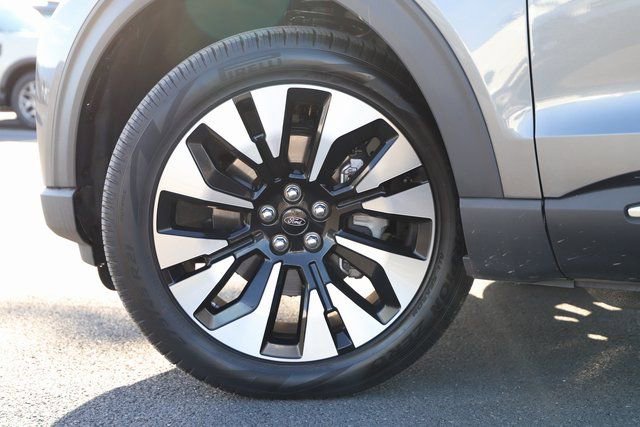 Used 2025 Ford Explorer Platinum w/ LUX Leather Package image 2