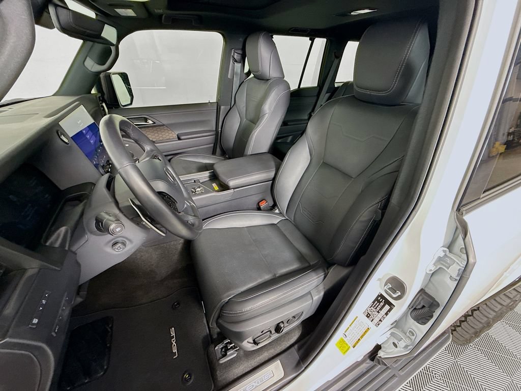 Used 2024 Lexus GX 550 w/ Accessory Package (31) AWD/4WD image 22