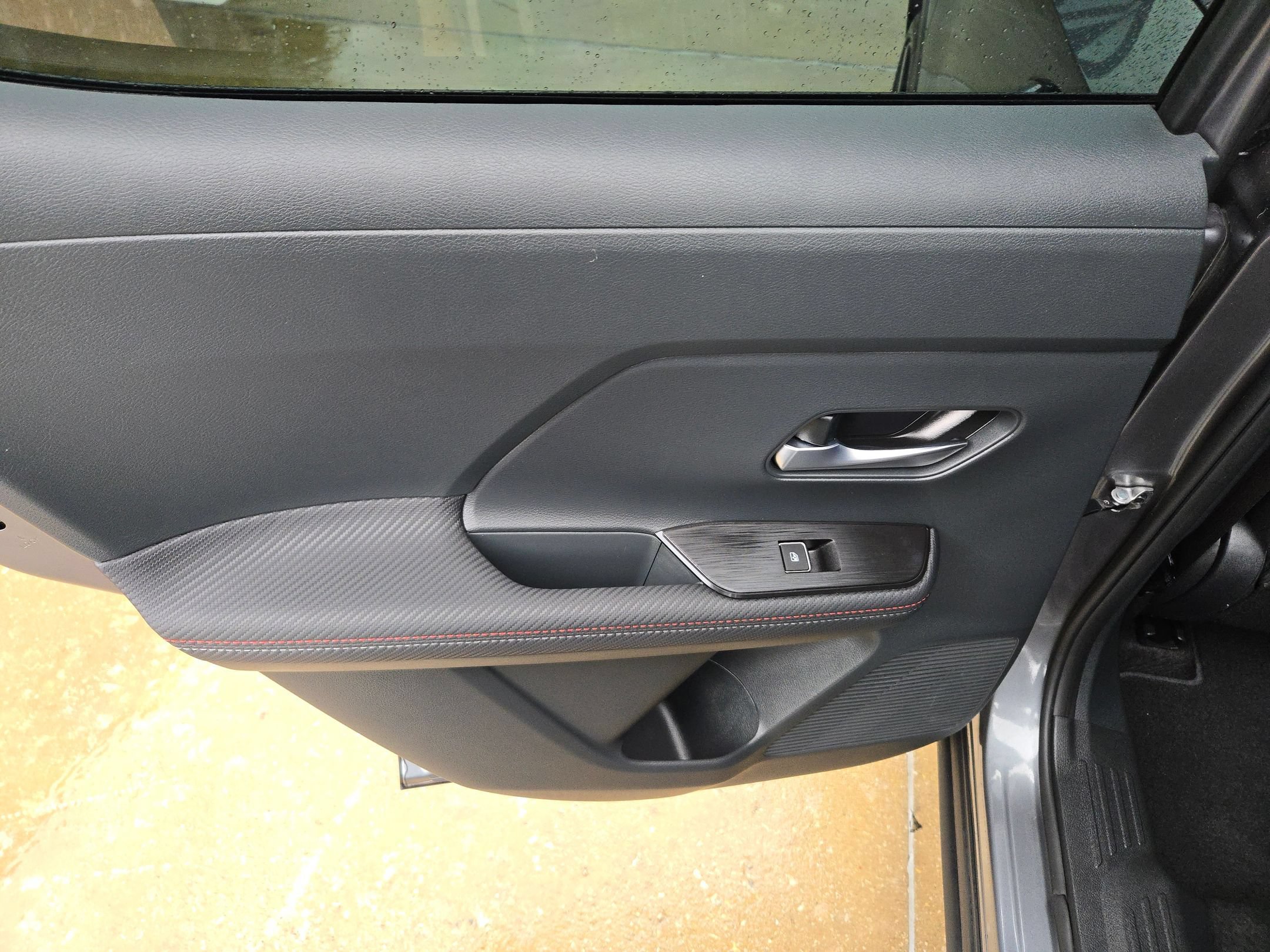 Certified 2025 Nissan Kicks SR FWD image 14