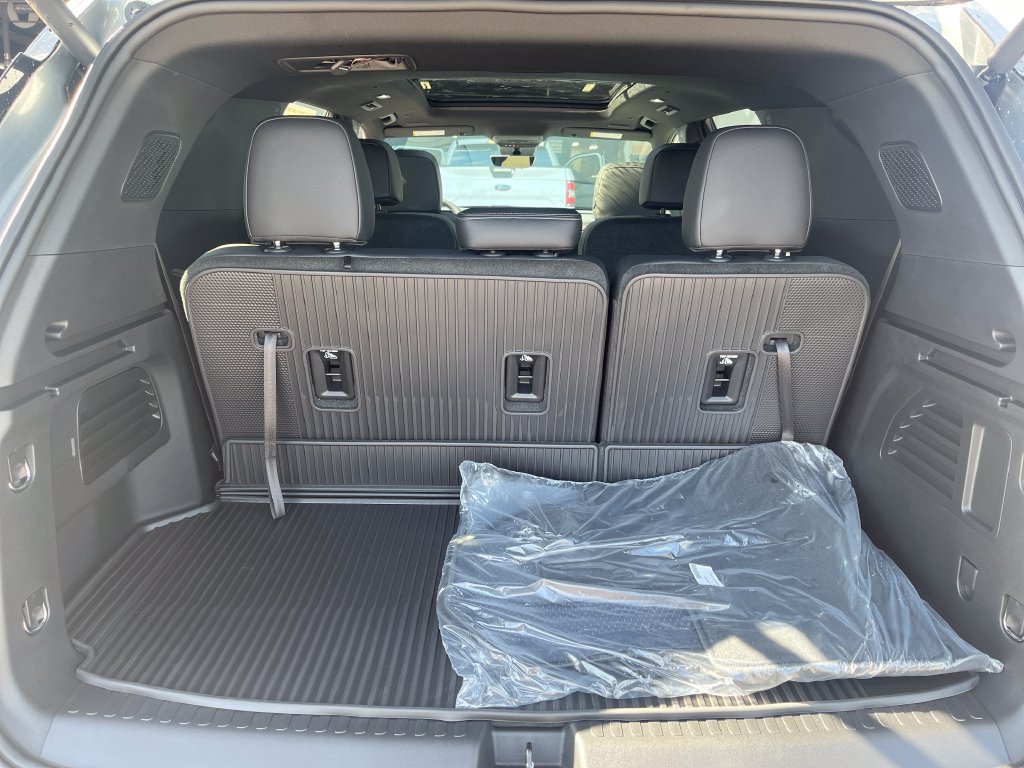 New 2027 Chevrolet Traverse LT w/ Sun and Wheel Package AWD/4WD image 23