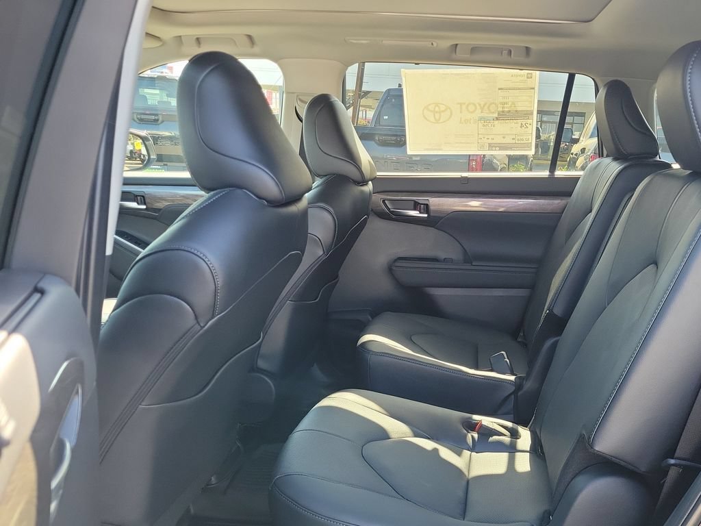 New 2026 Toyota Highlander Platinum AWD/4WD image 15