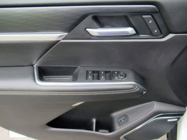 Used 2025 GMC Acadia Elevation image 29