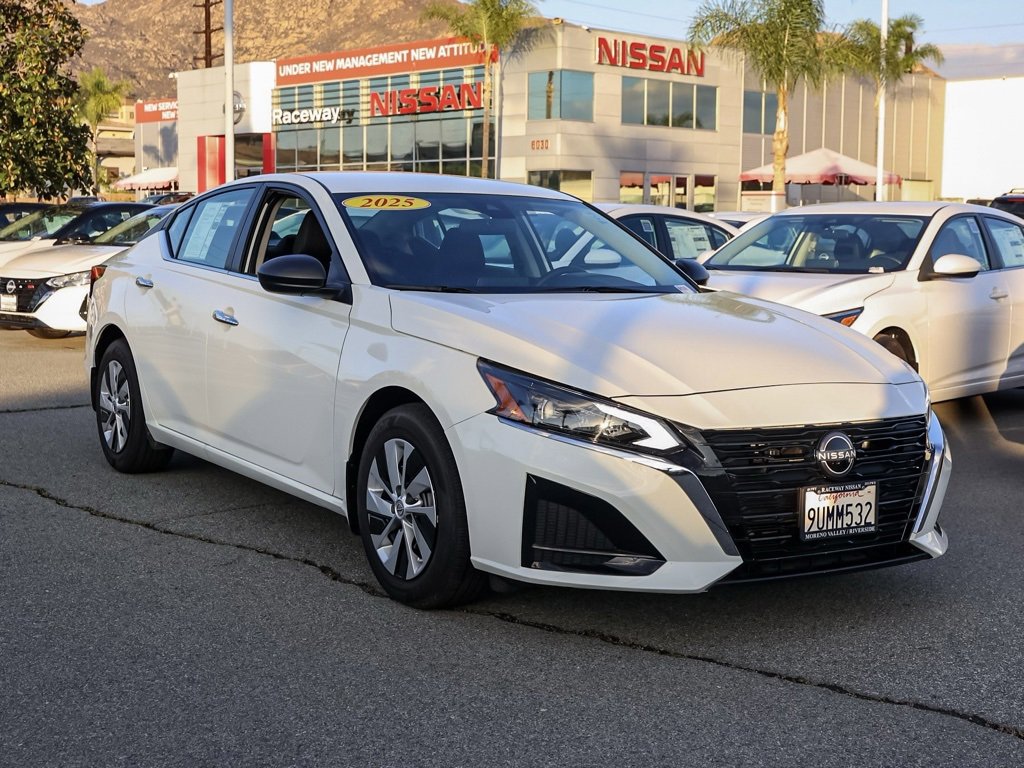 Used 2025 Nissan Altima 2.5 S image 2