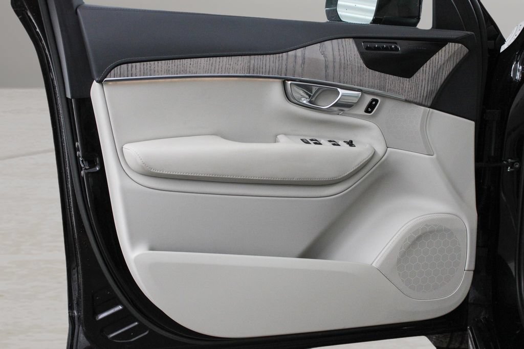 Certified 2023 Volvo XC90 B6 Ultimate w/ Protection Package Premier AWD/4WD image 16