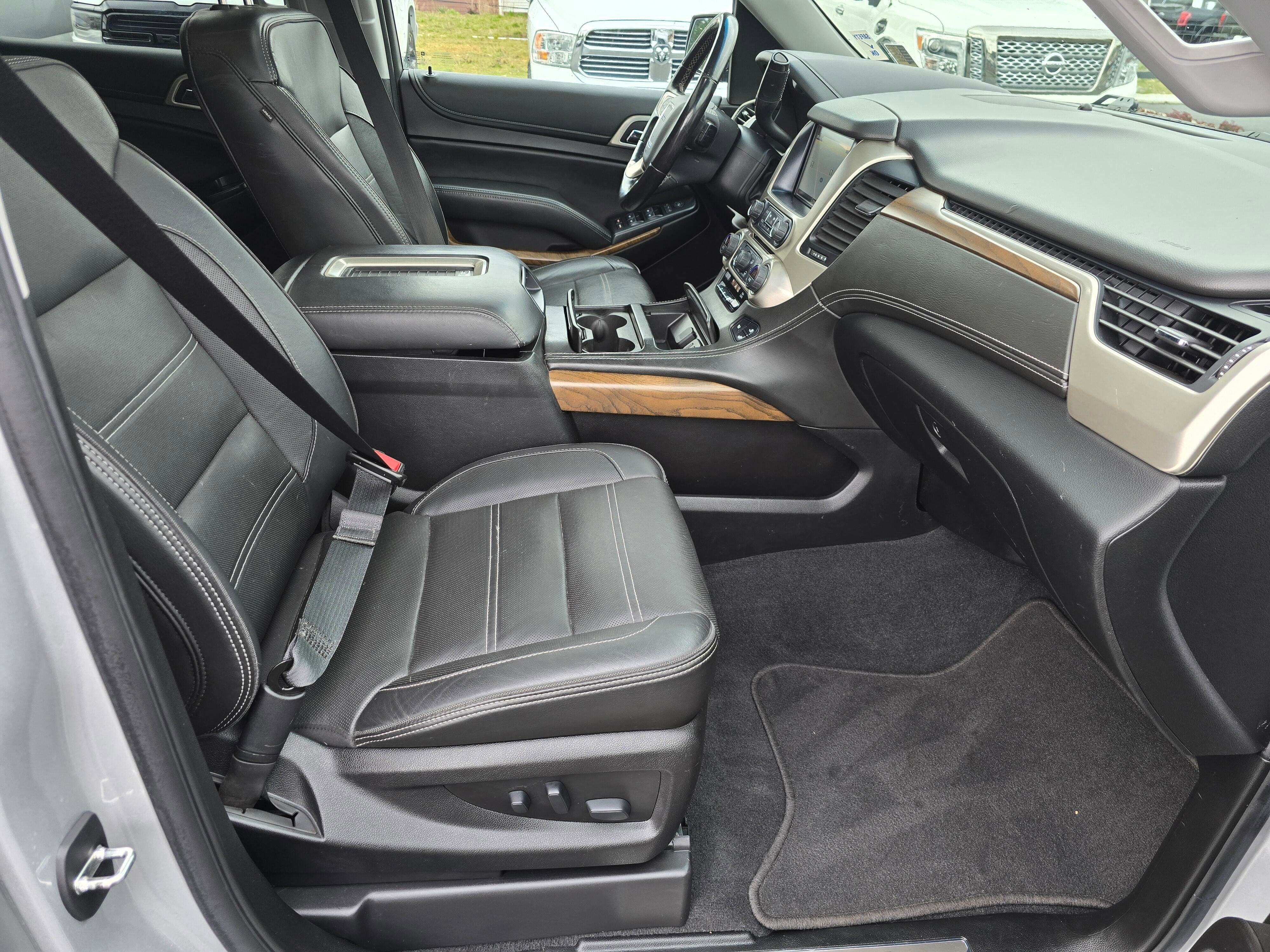 Used 2020 GMC Yukon XL Denali w/ Denali Premium Package image 34