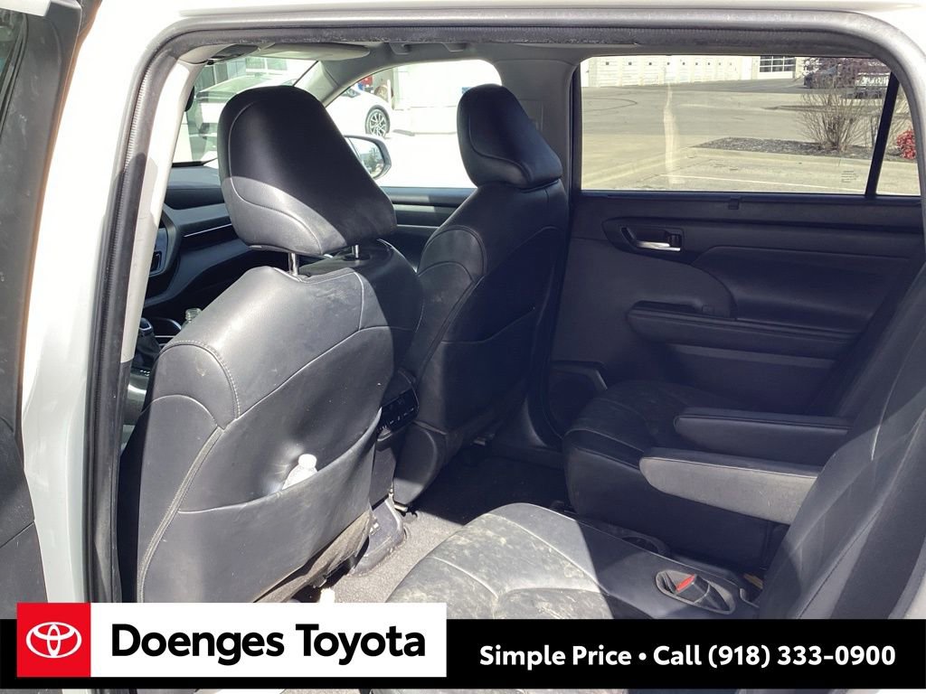 Used 2020 Toyota Highlander XLE image 17
