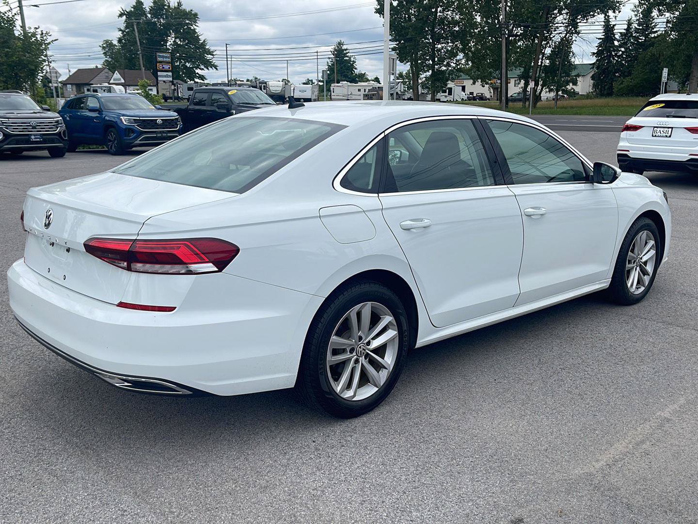Used 2020 Volkswagen Passat 2.0T SE w/ Sunroof Package FWD image 4