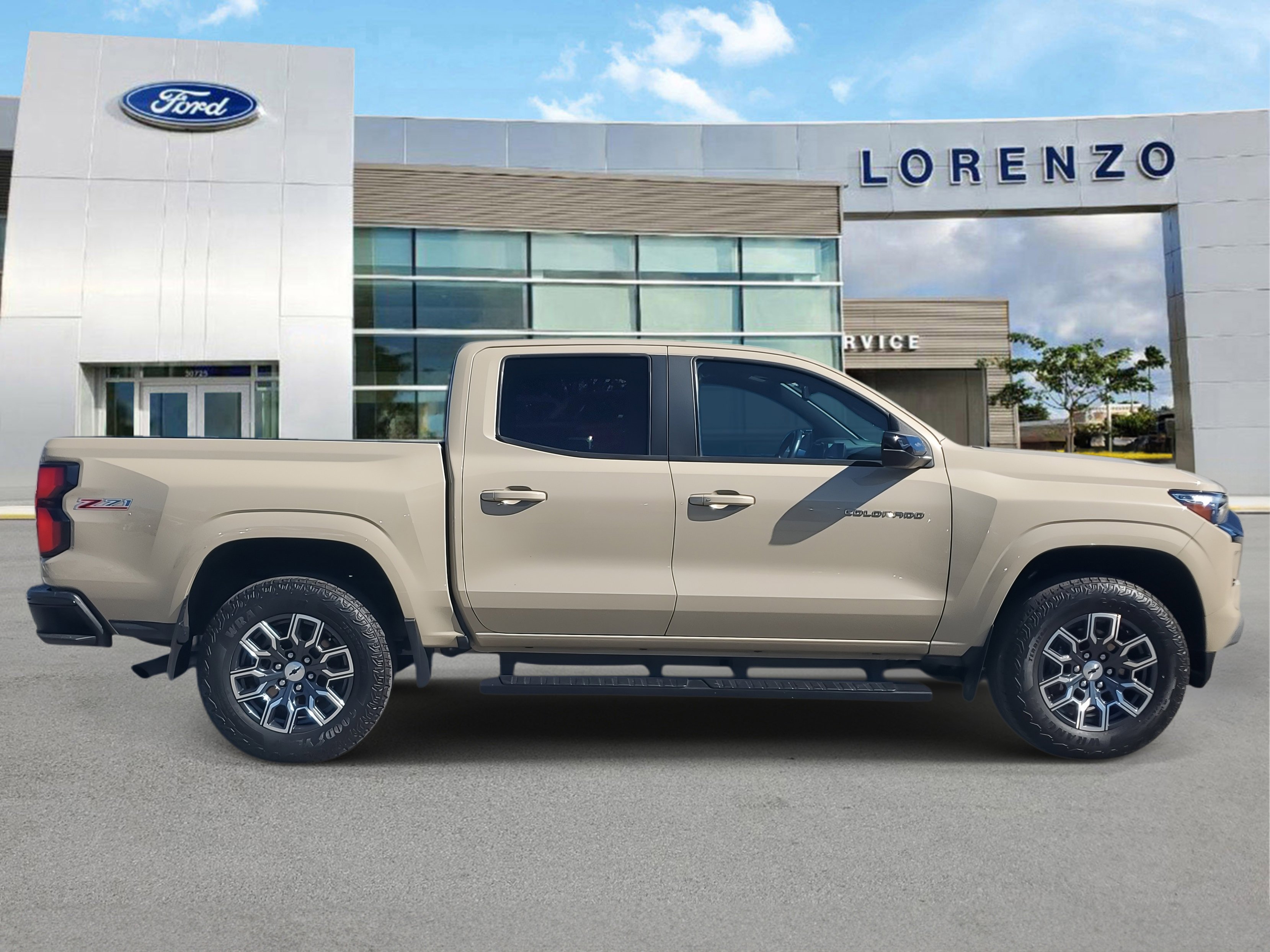 Used 2023 Chevrolet Colorado Z71 w/ Z71 Convenience Package 2 image 4