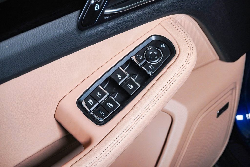 Certified 2025 Porsche Macan image 25
