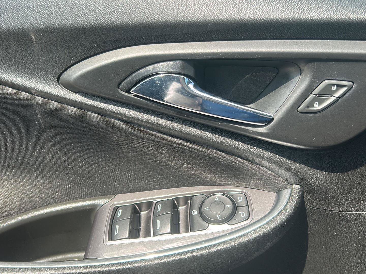 Used 2021 Chevrolet Malibu LT FWD image 9