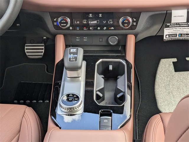 New 2025 Mitsubishi Outlander SEL image 17