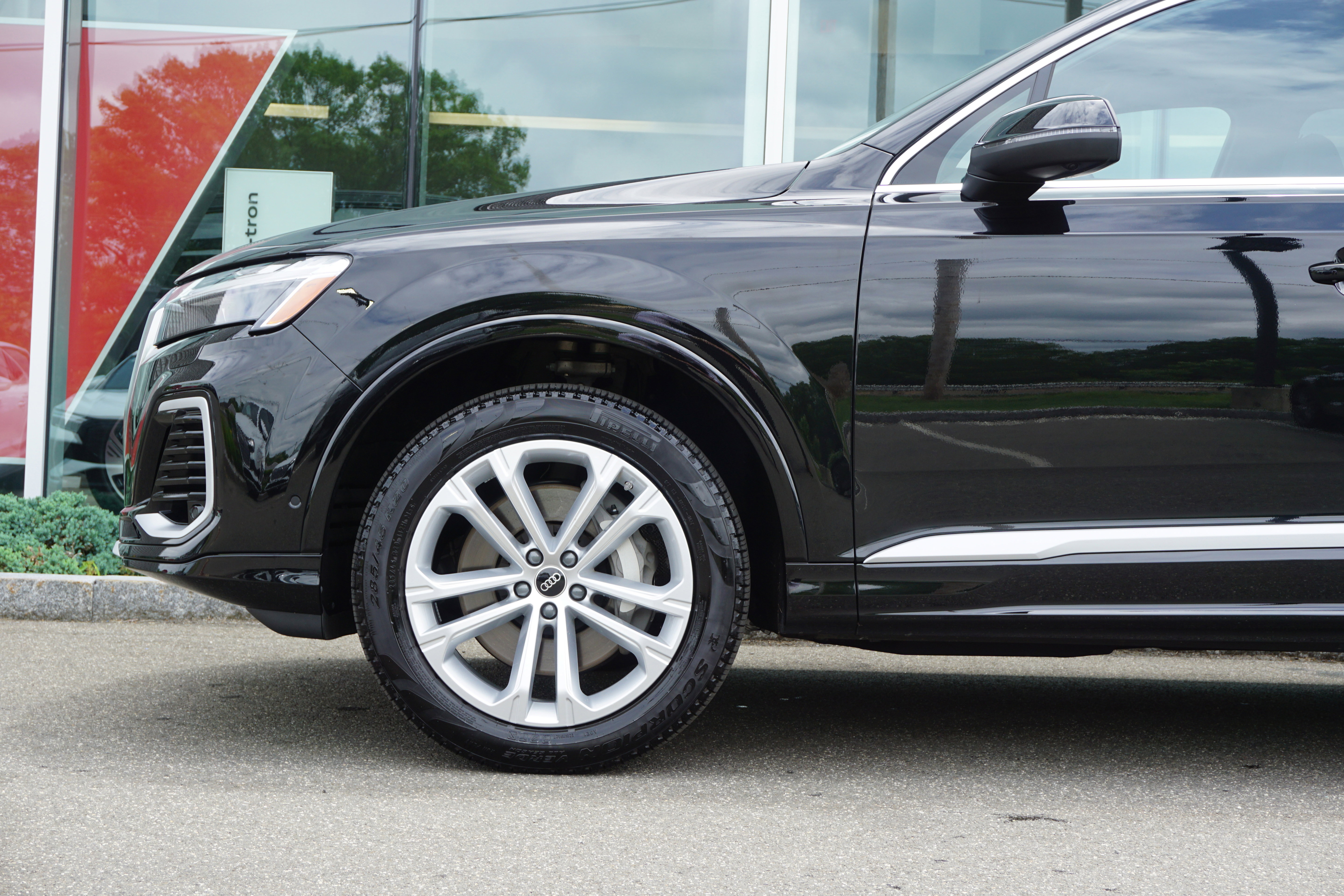 Certified 2025 Audi Q7 3.0T Premium Plus image 6