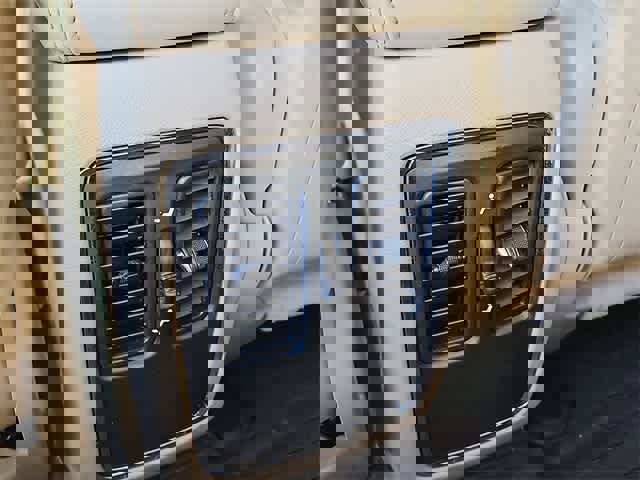 Used 2019 Jeep Grand Cherokee Laredo image 26