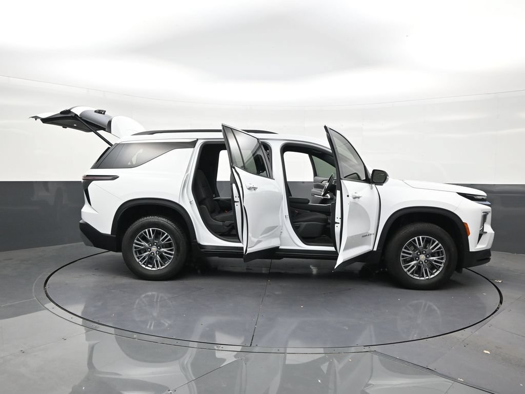 Used 2025 Chevrolet Traverse LT FWD image 29