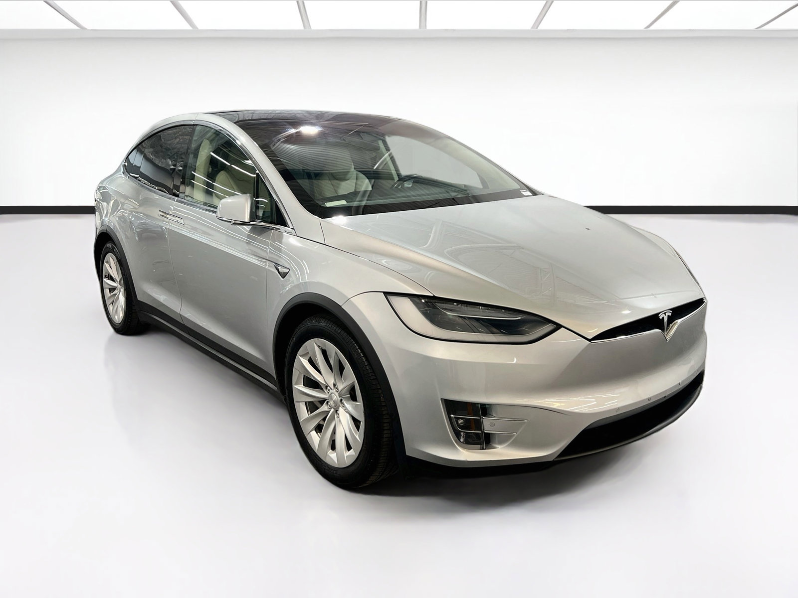 Used 2018 Tesla Model X 75D AWD/4WD image 3