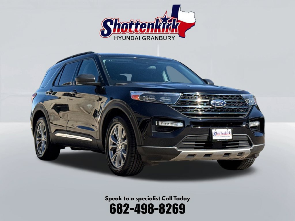 Used 2023 Ford Explorer XLT w/ Equipment Group 202A RWD image 3