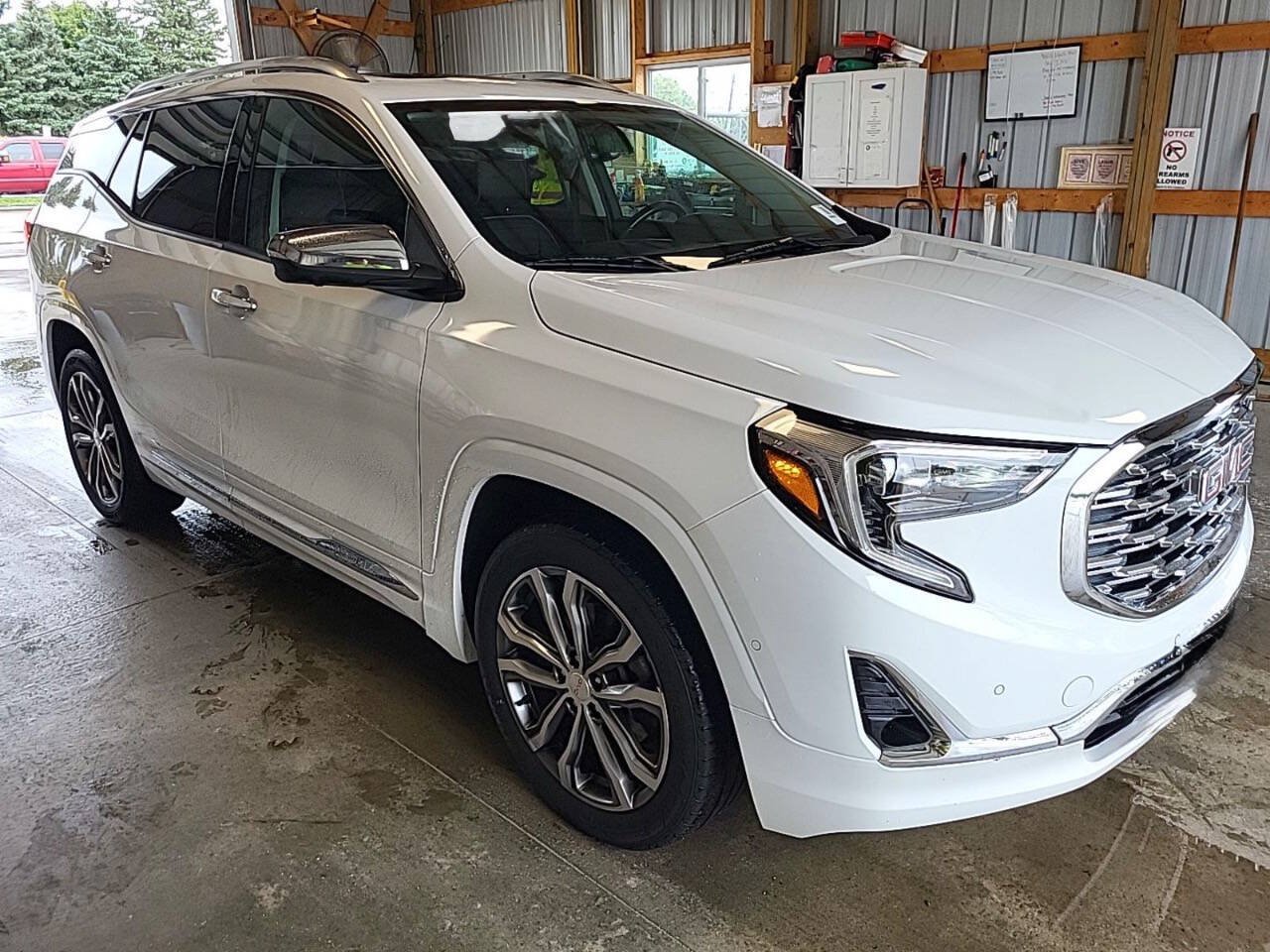 Used 2019 GMC Terrain Denali w/ GMC Pro Grade Package AWD/4WD image 6