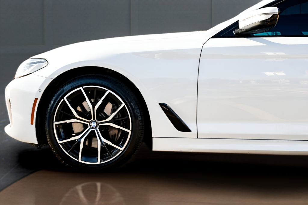 Used 2023 BMW 540i w/ M Sport Package RWD image 5