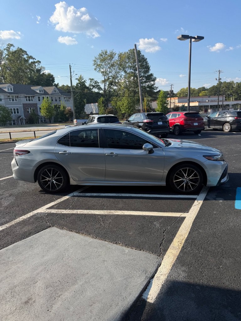 Used 2023 Toyota Camry SE w/ Convenience Package FWD image 4