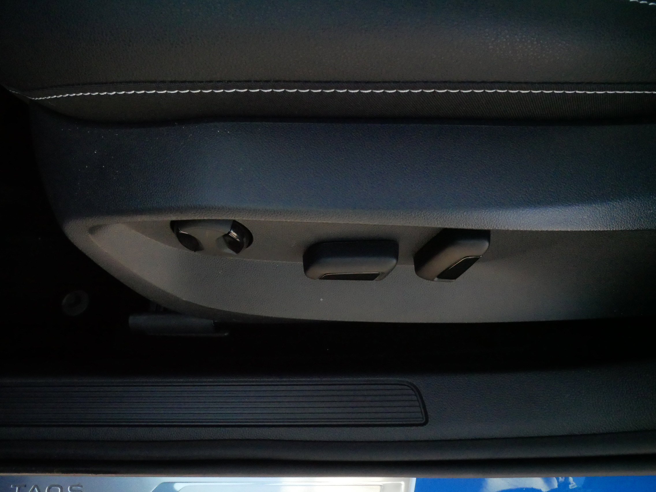 Certified 2024 Volkswagen Taos SE image 20