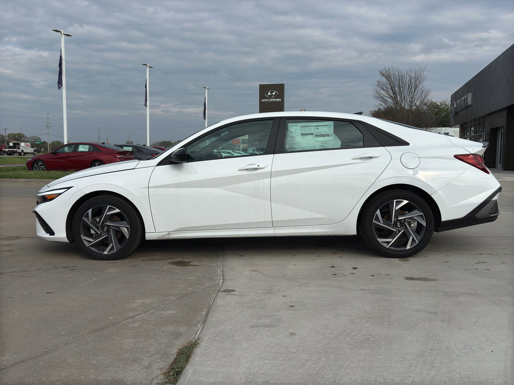 New 2025 Hyundai Elantra Sport image 4