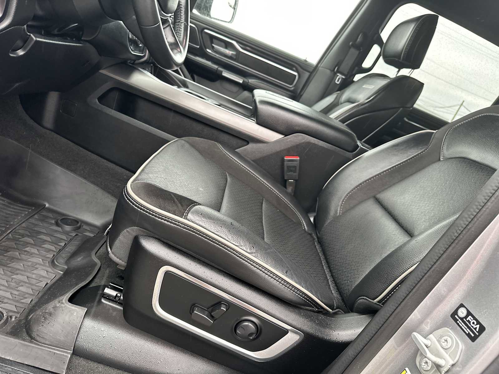Used 2023 RAM 1500 Laramie AWD/4WD image 11