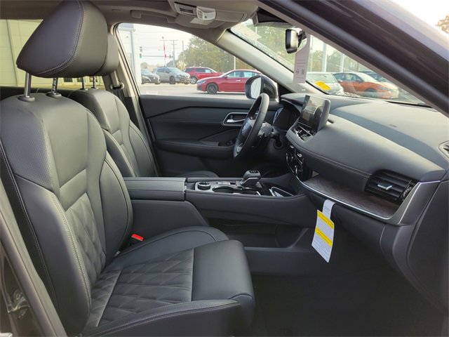 New 2026 Nissan Rogue Platinum image 19