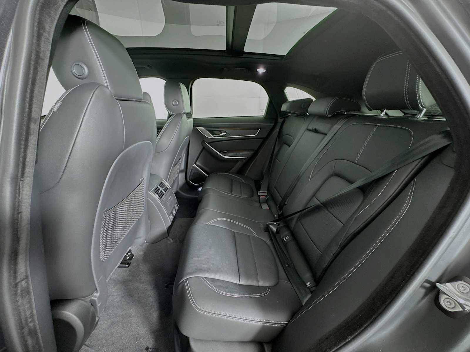 New 2026 Jaguar F-PACE R-Dynamic S image 19